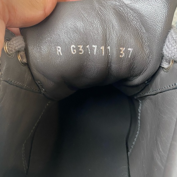 CHANEL Sneakers Size 7 - Picture 7 of 11